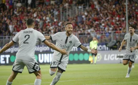 打满12分钟！怀特首节投篮10中5，得到12分2篮板2助攻